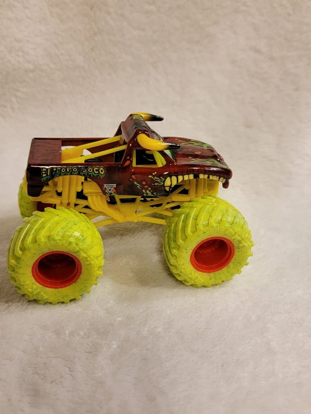 Monster Jam El Toro Loco Zombie Invasion Monster Truck 1:64 Diecast Neon Tires